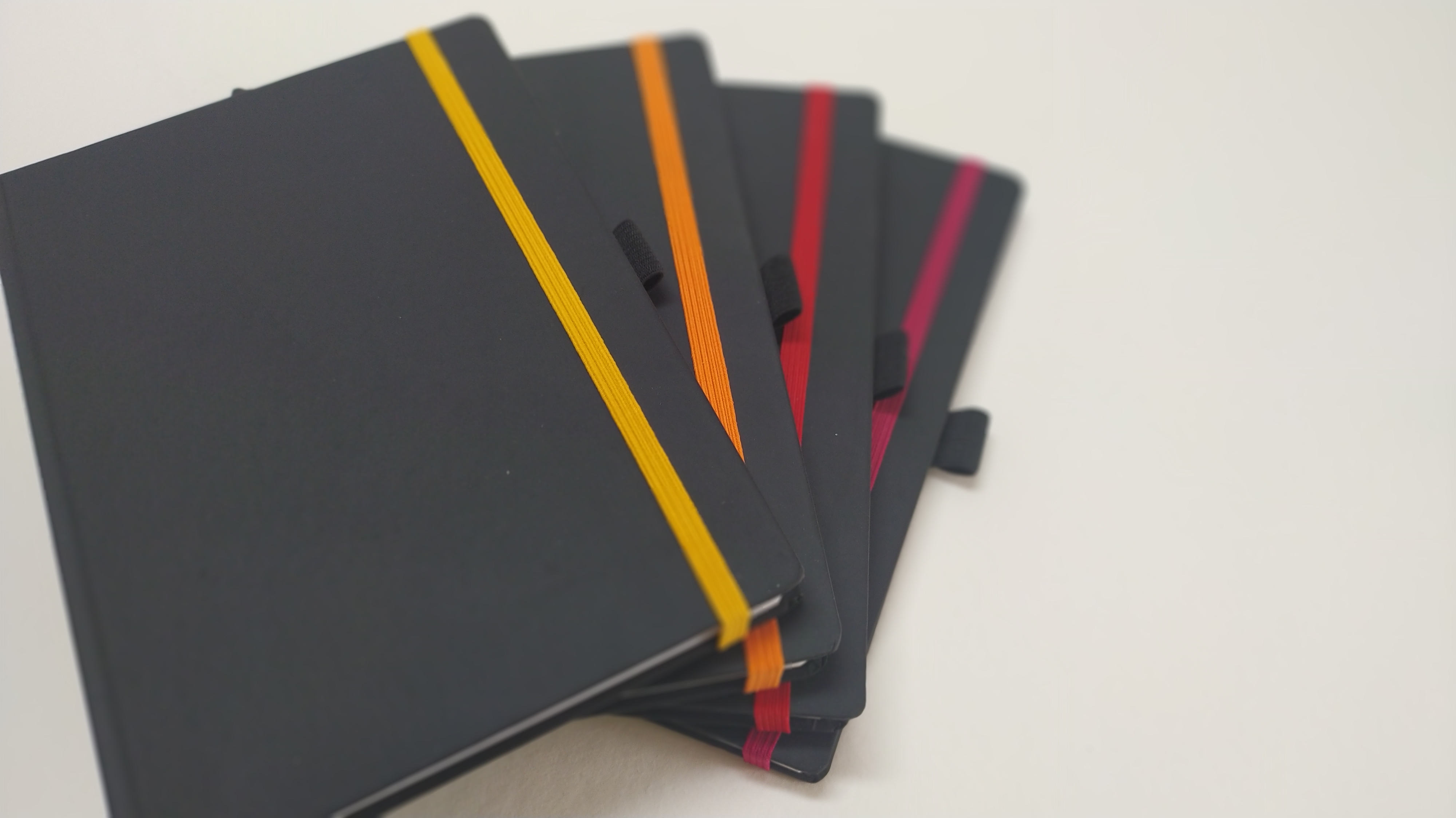 "PANTERA" s ŽUTOM  gumicom NOTES A5, poslovni, dim:13,5x21cm, P/40